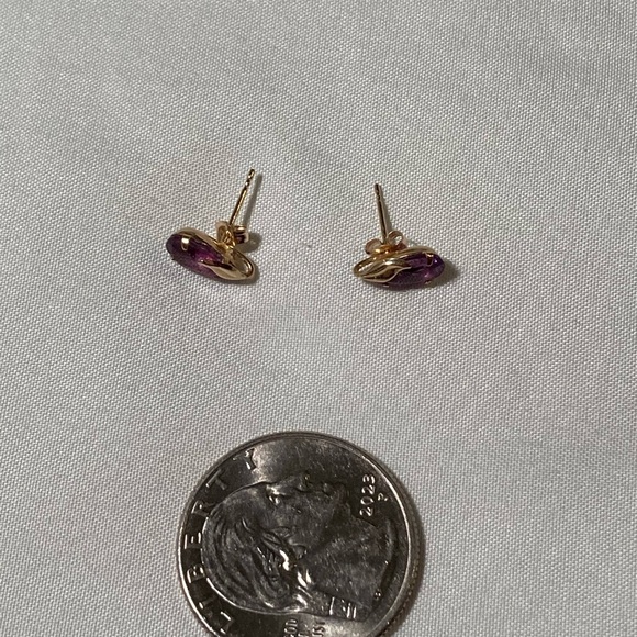 10 karat, yellow gold, natural purple amethyst post earrings - Picture 2 of 2